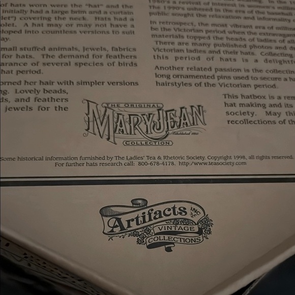 Mary Jean Collection Vintage Hat Box - Picture 12 of 15